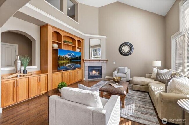 Building Photo - Luxury Living in sought after Sterling Woods