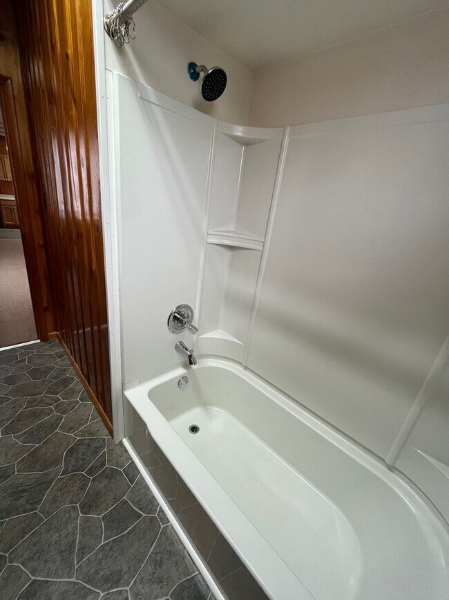 Building Photo - Oakdale - U-Shape Building