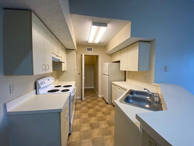 Building Photo - 13525 Eagle Ridge Dr