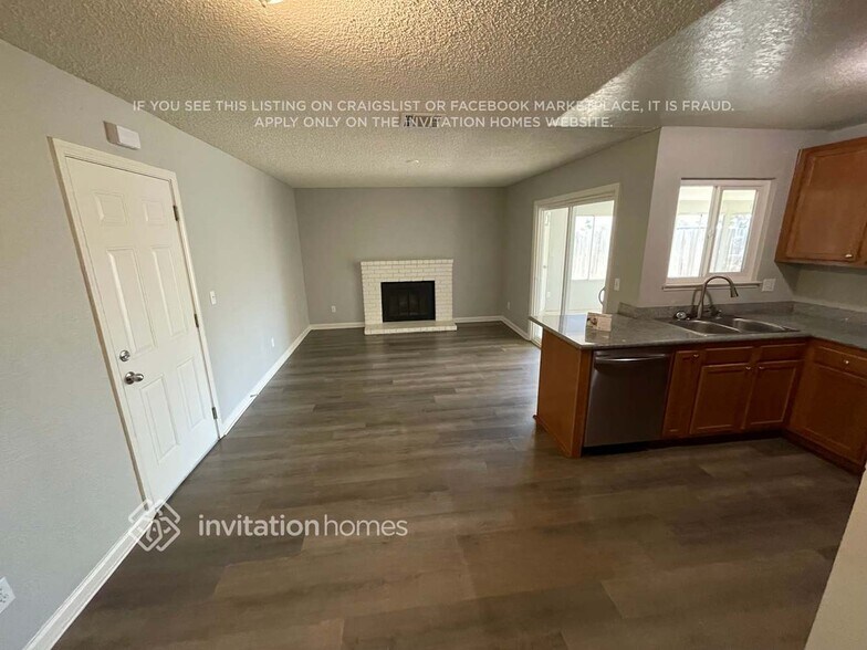Building Photo - 2159 Greenfield Dr