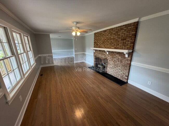 Building Photo - 1600 King Cir