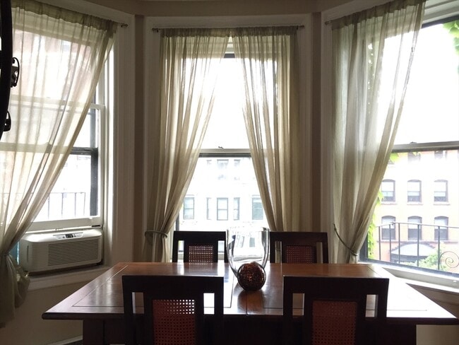 Building Photo - 185 Beacon St