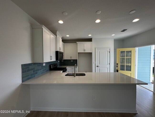 Building Photo - 545 Brandon Lks Dr