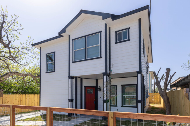 Building Photo - 310 Gabriel-