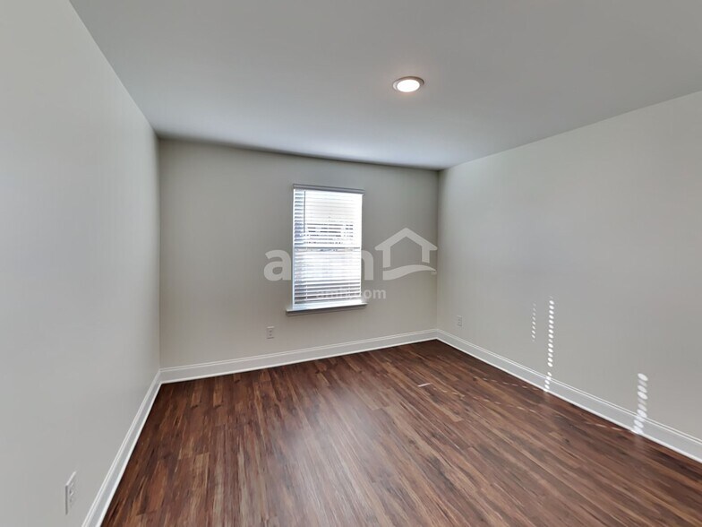 Building Photo - 15724 Thomas Rd