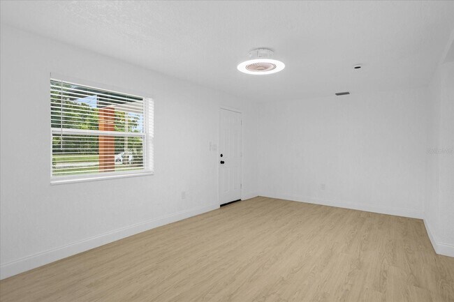 Building Photo - 812 W Miller St