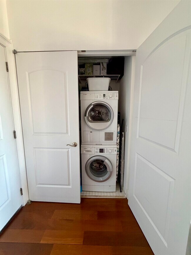 Building Photo - 34-40-40 48th St