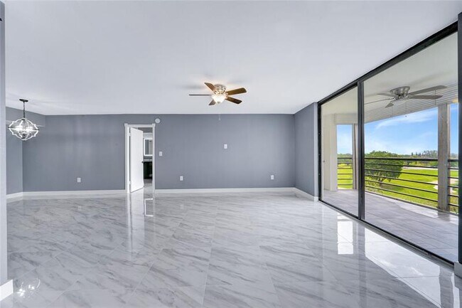 Building Photo - 1100 St Charles Pl