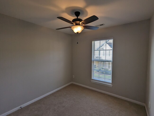 Building Photo - Townhome Close to I-485 and Shopping/Resta...