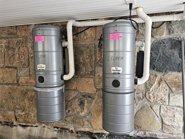 Building Photo - 49 Greenridge Ave