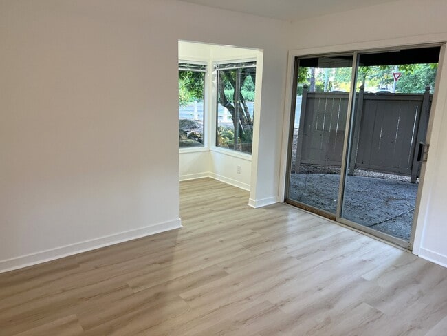 inside flex room - 4662 Carman Dr