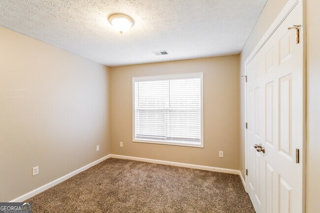 Building Photo - 3850 Cool Springs Point SW