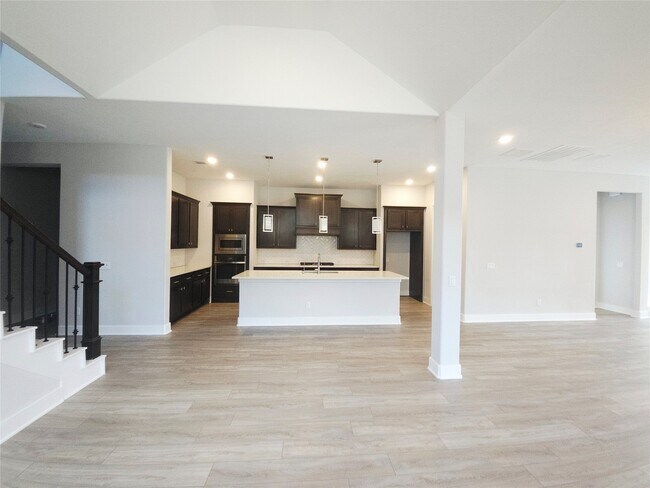 Building Photo - 15822 Pilot Knob Dr