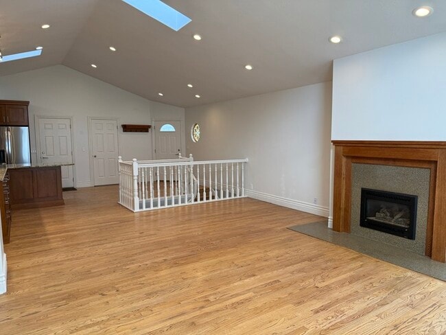 Building Photo - Modern Comfort Meets Natural Beauty