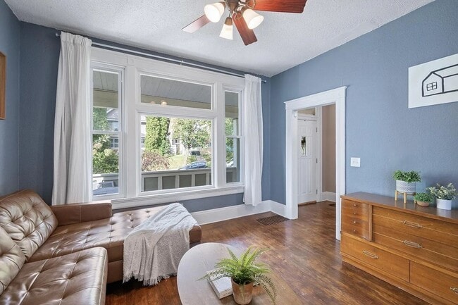 Building Photo - Magnificent, Beautifully UPDATED, 3 Bedroo...