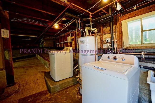 Building Photo - Charming Sausalito Home with Private Backy...