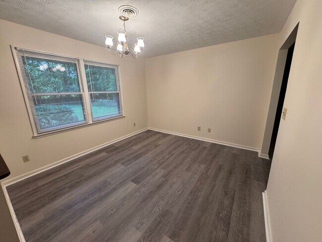 Building Photo - Lone Oak House