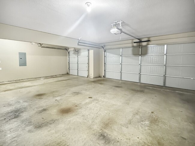 Building Photo - Spacious Modern Living in Top-Rated Bixby Schools