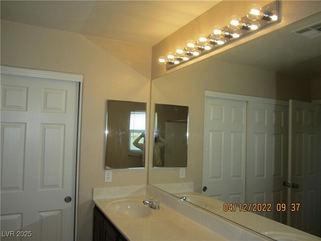 Building Photo - 6504 Blessed Thistle Ave