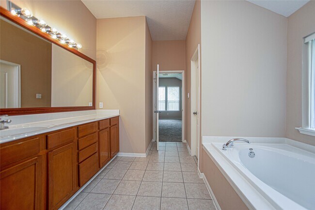 Building Photo - 20219 Suncoast Dr