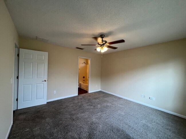 Building Photo - $1595 3/2 - R Section in Palm Coast - Avai...