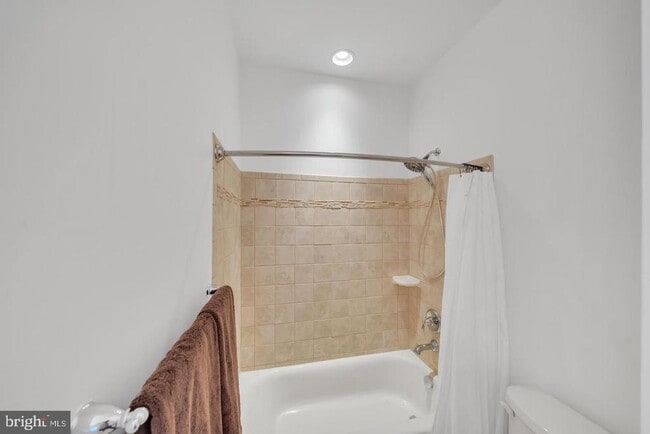 Building Photo - 224 Sundance Ln