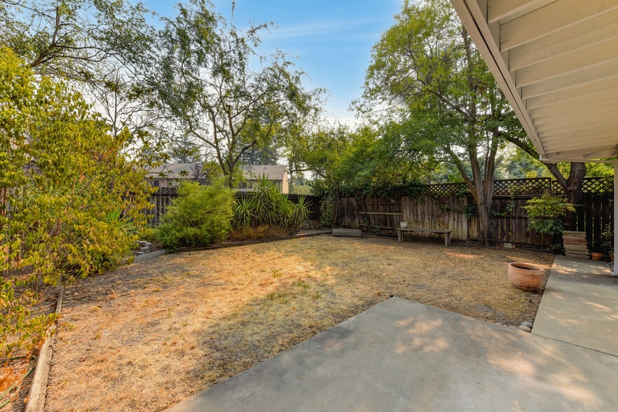 Building Photo - 527 Scripps Dr