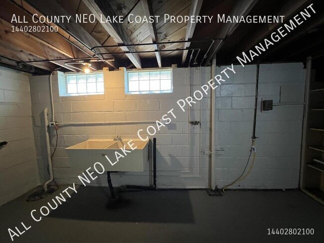 Building Photo - 8017 Fernhill Ave
