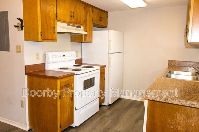 Building Photo - Chateau Royale Apartments