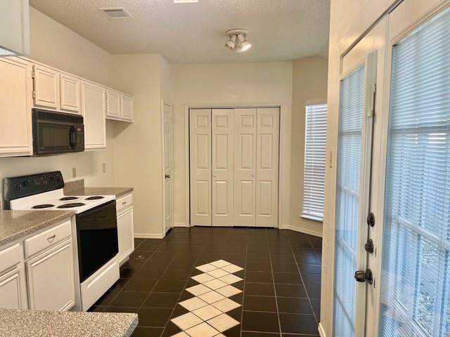 Building Photo - 6709 Driffield Cir W