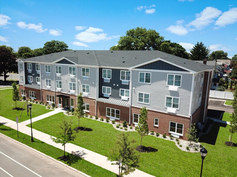 Building Photo - 275 Livingston