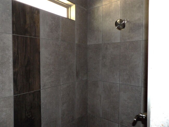 Building Photo - 3914 NE Realtree Dr