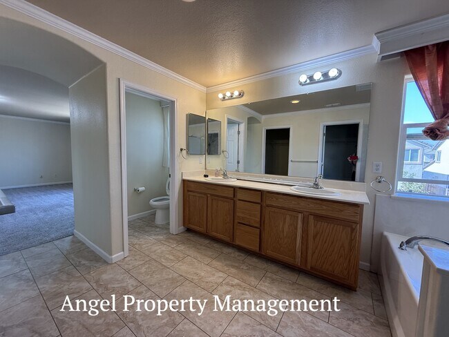 Building Photo - 5301 Nectar Cir