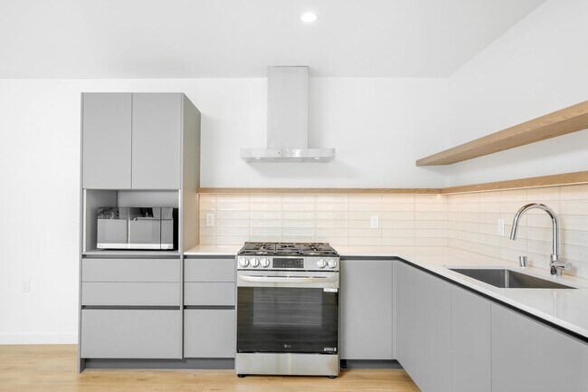 Building Photo - 1422 Tamarind Ave