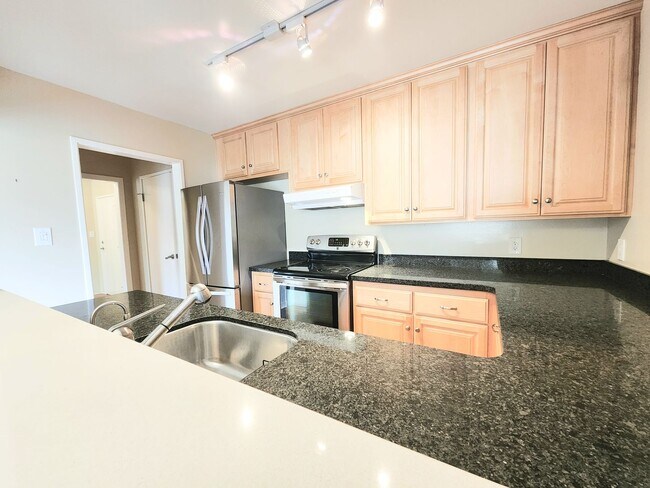 Building Photo - Woodlake two bed, 2 bath