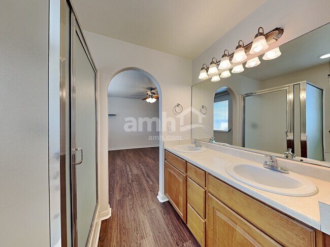 Building Photo - 261 Walton Dr