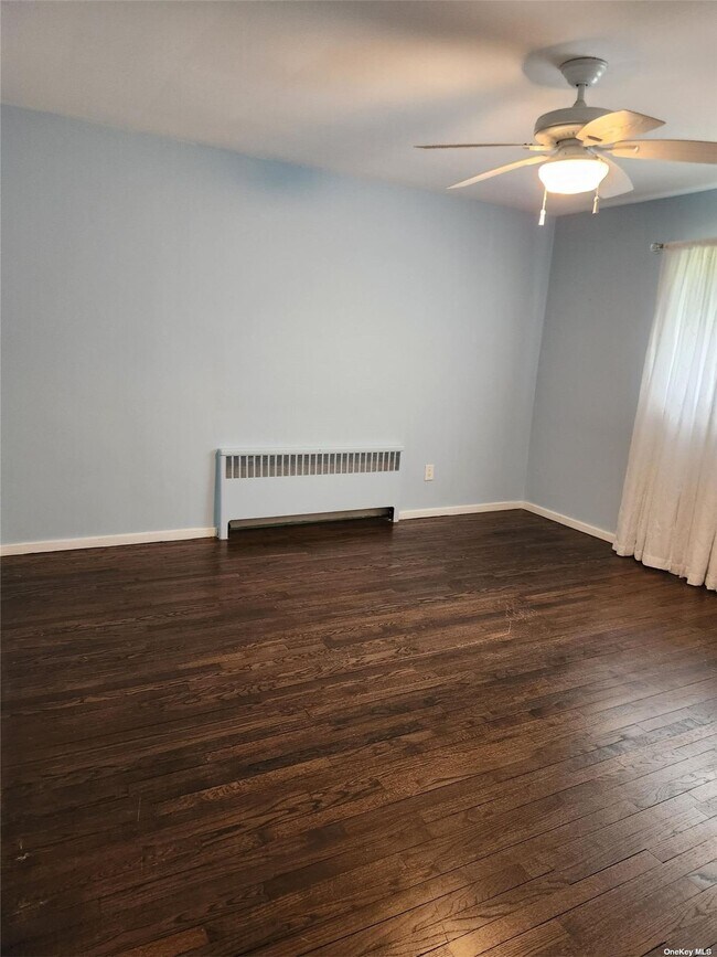 Building Photo - 14 Oakwood Rd