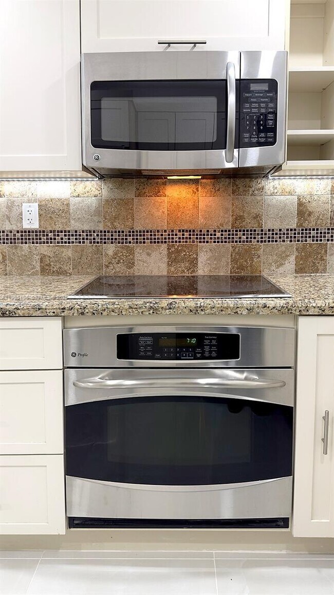 Building Photo - 18181 NE 31st Ct