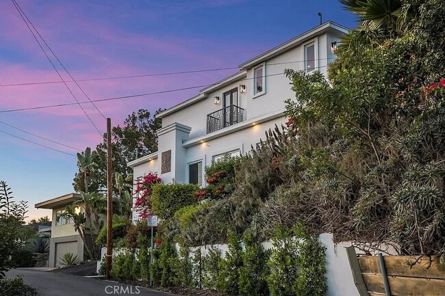 Building Photo - 3642 Alta Mesa Dr