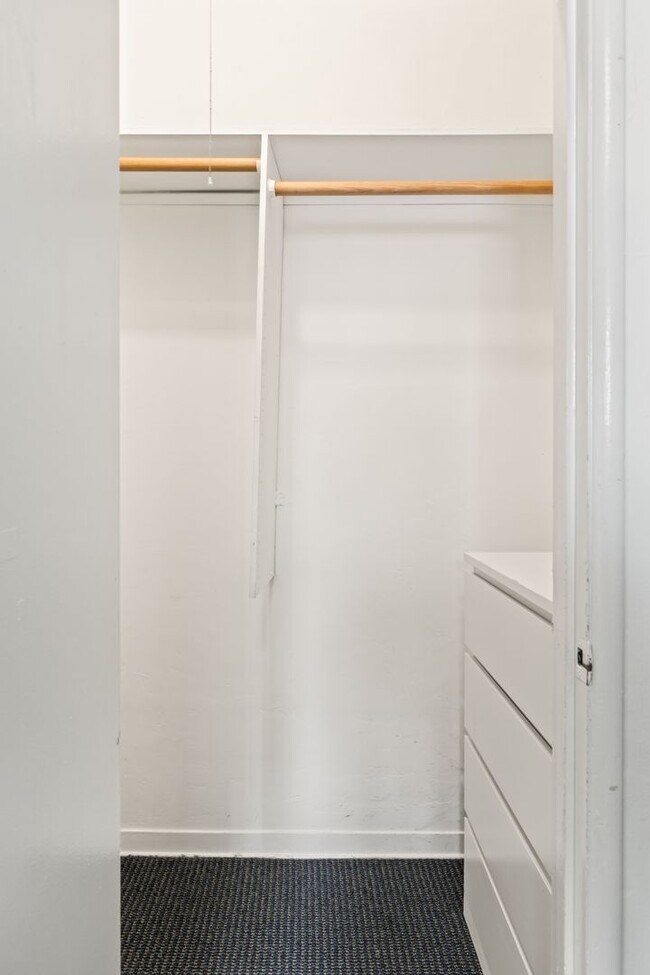 Building Photo - 832 Hilgard Ave