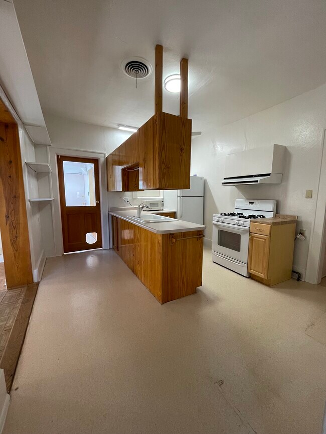 Building Photo - Girard UNM