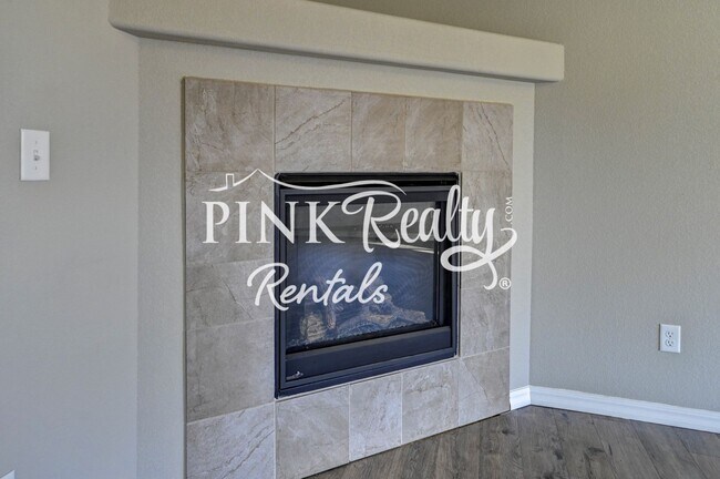 Building Photo - 10627 Hidden Pr Pkwy