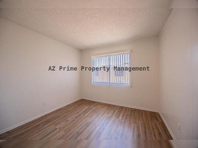 Building Photo - 5040 N 40th Ave