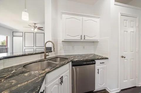 Building Photo - 1533 Tanglewood Dr