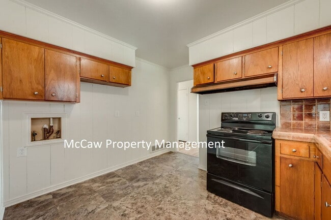 Building Photo - 2149 Utica Dr