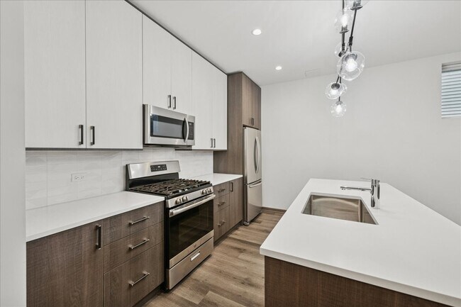 Building Photo - 4321 N Cicero Ave