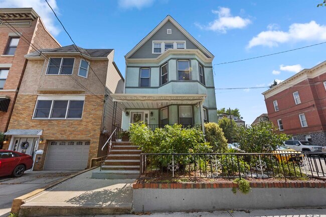 Building Photo - 139 Shippen St