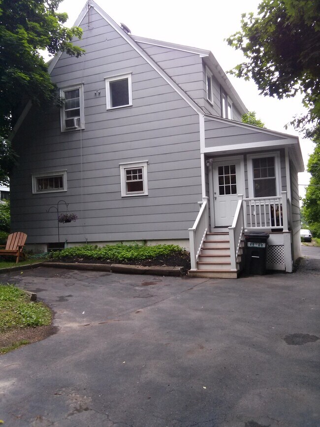 Building Photo - 317 Mosley Dr