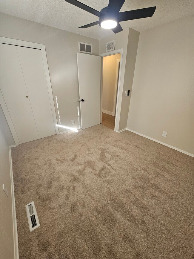 Building Photo - 2640 N Gentry Ave