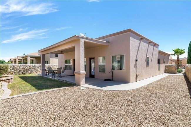Building Photo - Sandstone Ranch Estates El Paso 3 Bed Refrig A/C!